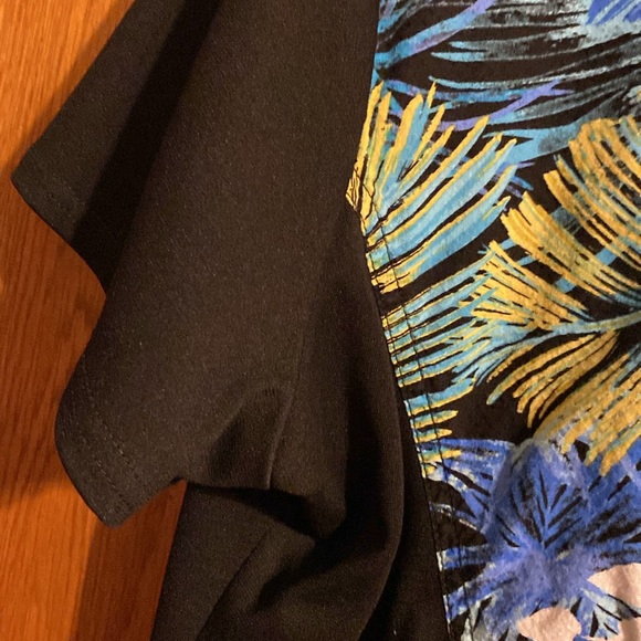 Careisma Scrub Top. Excellent condition. - Picture 6 of 6